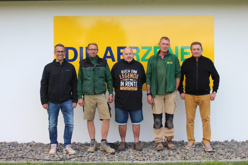 Im Bild zu sehen von links nach rechts: Björn Joachim (29. Jubiläum), Michael Staub (25. Jubiläum), Adrian Hooper (40. Jubiläum), Dirk Lange (26. Jubiläum) und Erwin Steiger (25. Jubiläum).